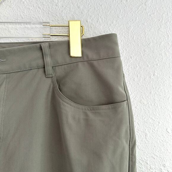 Vuori Meta Pant Athletic Slim Fit Men Size 34 Warm Grey Tapered Leg Athleisure - Picture 3 of 6